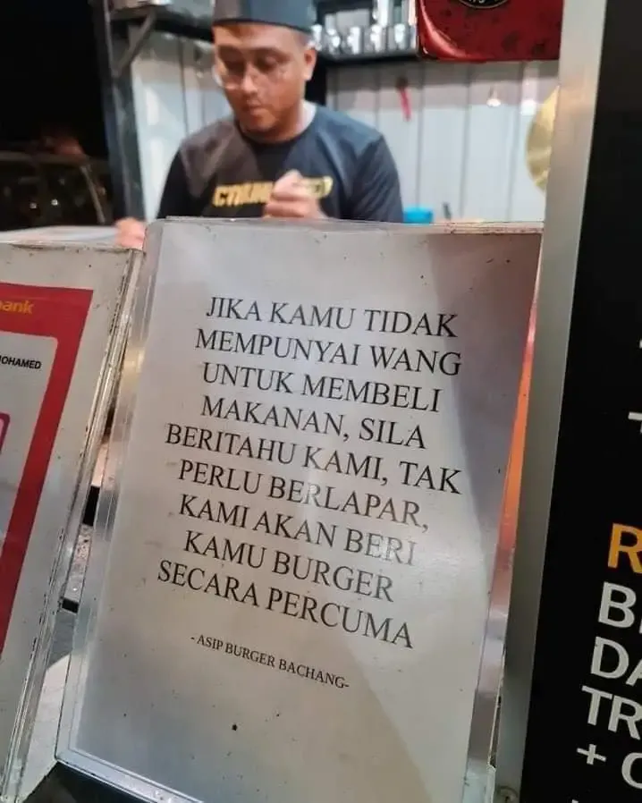 Mulia! Penjual Burger Kaki Lima Gratiskan Burger untuk Orang Tak Mampu