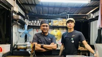 Mulia! Penjual Burger Kaki Lima Gratiskan Burger untuk Orang Tak Mampu