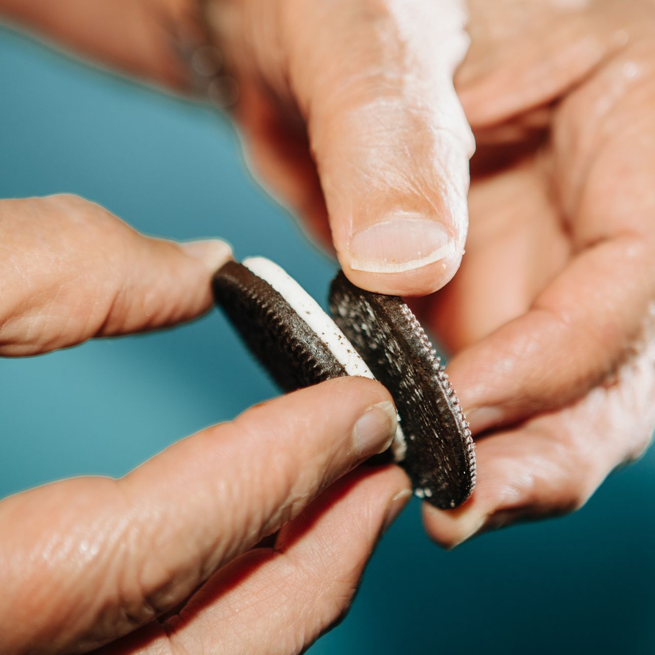 Para Ilmuwan Teliti Cara Putar Biskuit Oreo Agar Krimnya Rata