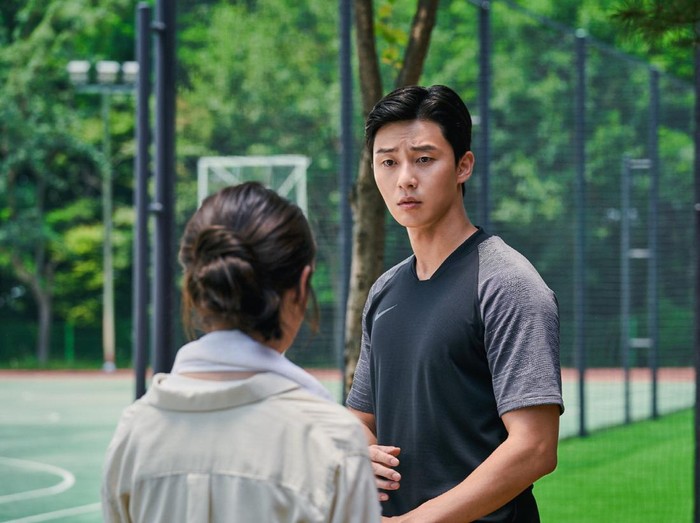 Park Seo Joon dan IU dalam film Dream