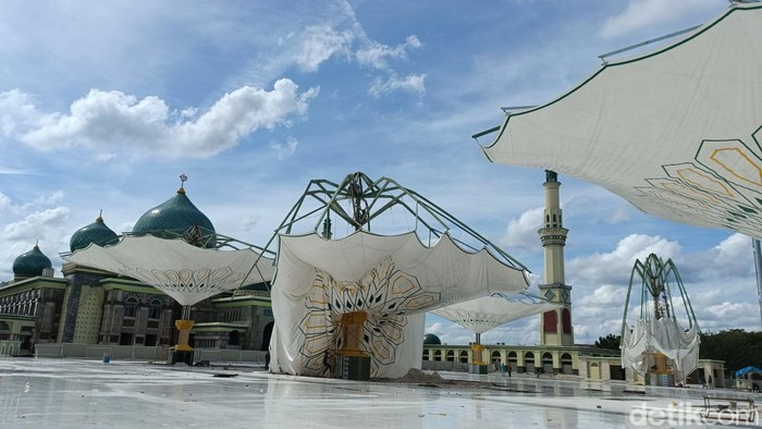 Penampakan payung elektrik Masjid An-Nur Pekanbaru rusak