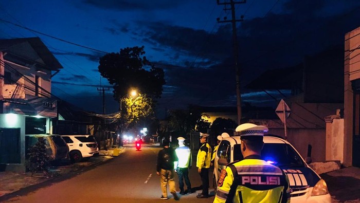 Polisi saat memantau jalur balap liar di Kabupaten Bandung