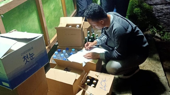 Polisi Sita 189 Botol Miras Hasil Razia di Kota Bogor (dok Polresta Bogor Kota)
