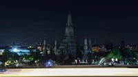 Temple of Dawn di Bangkok, Thailand juga melakukan aksi Earth Hour. REUTERS/Athit Perawongmetha.