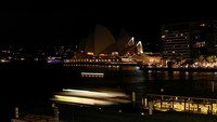 Lampu layar Sydney Opera House dimatikan selama Earth Hour. REUTERS/Jaimi Joy.
