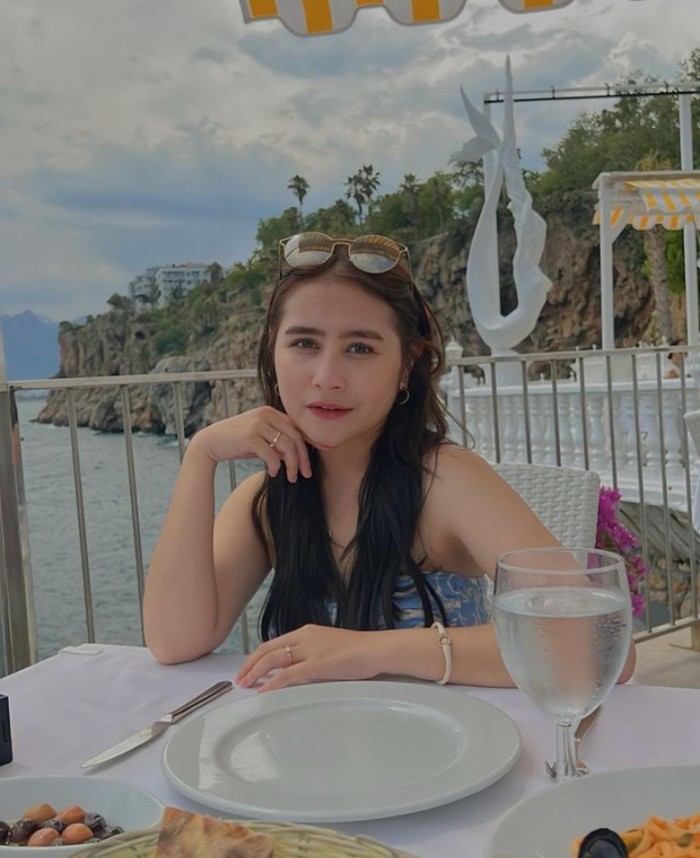 Prilly Latuconsina