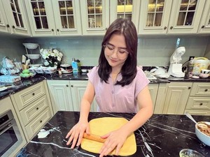 Top! Prilly Latuconsina Masak 300 Porsi untuk Anak Panti