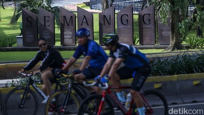 Semangat! Meski Berpuasa, Warga Tetap Berolahraga
