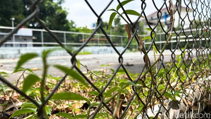 Sengketa Lahan, Taman Gantara Ditutup dan Digembok Taman Gantara di Jalan Haji Raya, Radio Dalam, Jakarta Selatan, ditutup. Penutupan dilakukan oleh warga karena adanya sengketa lahan.