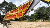 Penutupan ini dilakukan oleh ahli waris karena sengketa lahan.