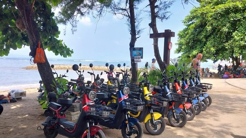 Mulai 1 April 2023 pengguna sepeda listrik dilarang melintas di kawasan Pantai Sanur.