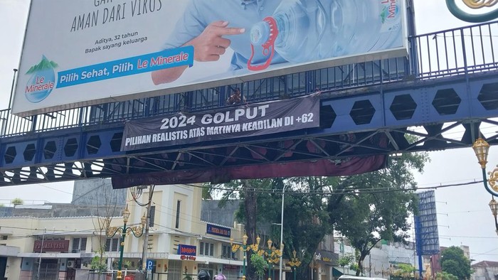 Spanduk seruan golput pada 2024 di Kota Malang usai vonis tersangka Tragedi Kanjuruhan