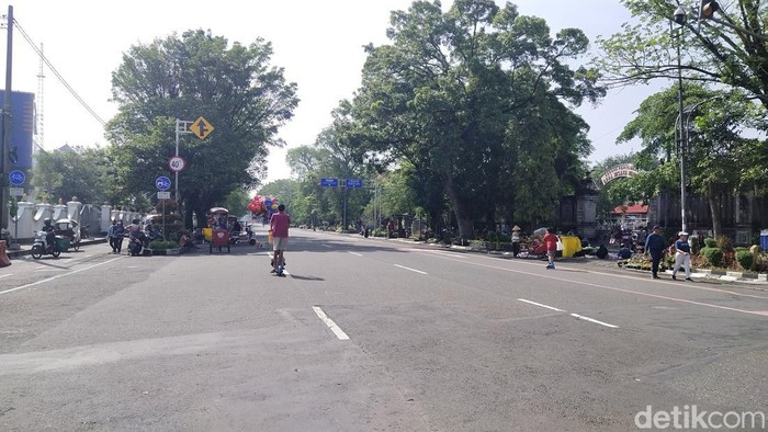 Suasana CFD di Jalan Slamet Riyadi Solo yang lengang, Minggu (26/3/2023).