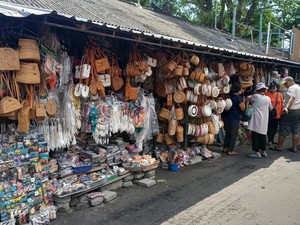 Pariwisata Mulai Pulih, tapi Kok Pasar Seni Tanah Lot Masih Sepi?