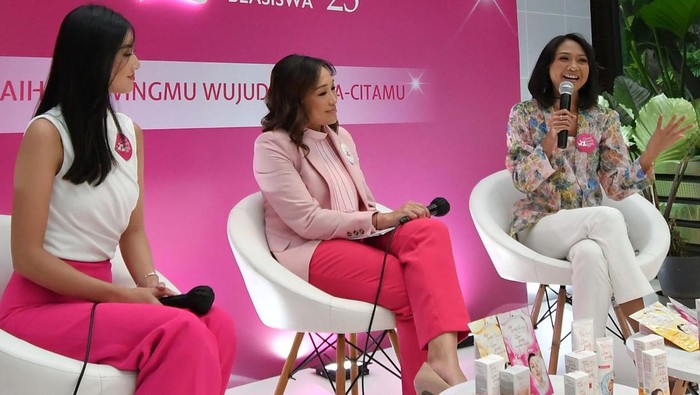 Program 'Glow & Lovely Bintang Beasiswa' kembali digelar. Program beasiswa ini ditujukan khusus untuk kaum perempuan Indonesia yang memiliki kendala finansial.