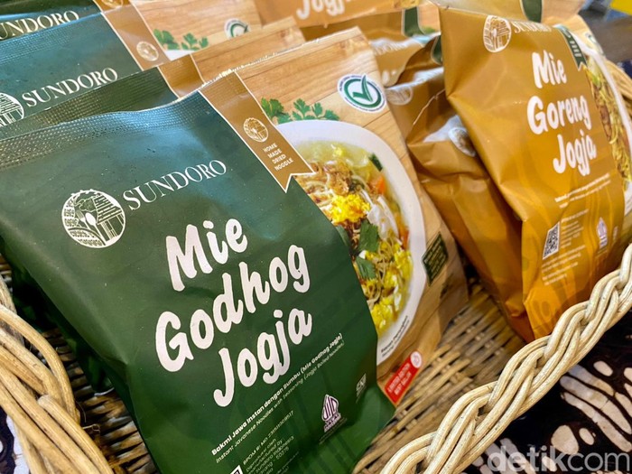 Adu Rasa Mie Godog Rp 30.000 vs Rp 121.000, Bagaimana Perbedaannya?