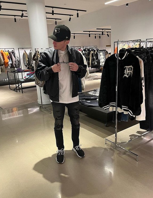 Penampilan Aiden pun terlihat high fashion dengan memakai barang-barang branded. Foto: dok. Instagram/ @aiden.ptrs