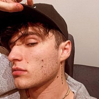 Aiden kini sedang menjalani proses kebangkrutan setelah upaya otoritas Kanada untuk melacak uang yang hilang yang diserahkan ke bisnis kriptonya. Sejumlah model McLarens, dua BMW dan Lamborghininya kini telah disita pada September 2022. Foto: dok. Instagram/ @aiden.ptrs