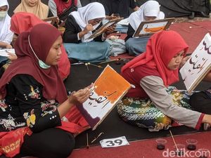 99 Pengrajin di Demak Ramai-ramai Bikin Batik Colet Asmaul Husna