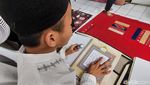 Semringah Tuna Netra di Cimahi Dapat Hadiah Al-Quran Digital Braille