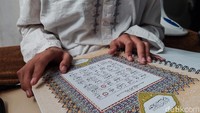 Momen penyaluran Al-Quran tersebut bertepatan dengan bulan Ramadan, sehingga mendukung niat para penyandang tuna netra untuk lebih getol tadarus.