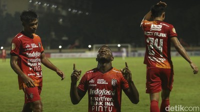 Arema FC Keok 1-3 dari 10 Pemain Bali United