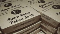 Ayam Bakar Kebon Sirih terkenal dengan paduan bumbu yang meresap hingga ke bagian dalam. Dagingnya yang lembut selalu jadi favorit banyak orang. Foto: Instagram @Ayambakar_kebonsirih