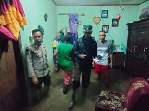 Banjir Bandang Terjang 2 Desa, Pagar Sekolah Sampai Jebol