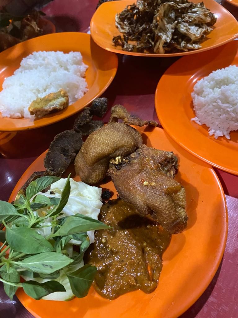 Bebek goreng yang enak di Jakarta Selatan