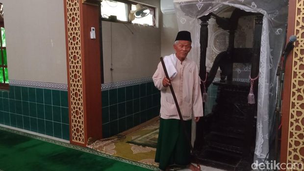 Benda-benda kuno Masjid Agung Puluhan peninggalan Sunan Kalijaga di Trucuk, Klaten, Senin (27/3/2023).