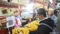 Seperti biasa, aneka gorengan masih menjadi primadona.