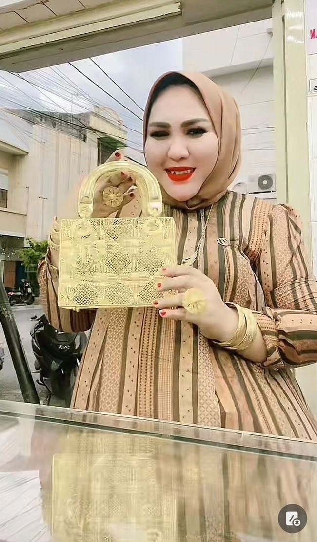 Menurut kepolisian dan BPOM, skincare milik Mira Hayati diduga mengandung unsur-unsur yang berbahaya apabila digunakan oleh konsumen. Foto: Dok. TikTok @_mirahayati.