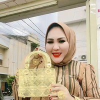 Menurut kepolisian dan BPOM, skincare milik Mira Hayati diduga mengandung unsur-unsur yang berbahaya apabila digunakan oleh konsumen. Foto: Dok. TikTok @_mirahayati.