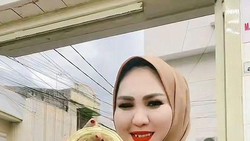 Viral Wanita Makassar Flexing Beli Tas Rp 515 Juta Terbuat dari Emas 531 Gram