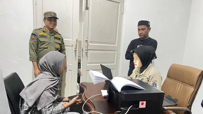 Tim Patroli Gabungan dan Gangguan Kamtibmas (Trantibmas) Kabupaten Bone, Sulawesi Selatan (Sulsel) mengamankan pasangan sejoli di Pelabuhan Bajoe Bone.