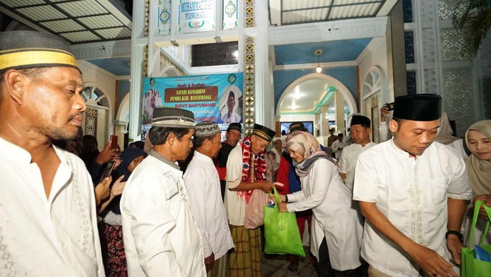 Bupati Ipuk Tinjau Pembangunan Infrastruktur- Silaturahmi dengan Warga Tegaldimo