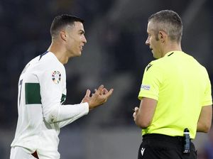 Duh, Diving Ronaldo Berbuah Kartu Kuning