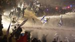 Demonstran dan Polisi Bentrok Buntut Pemecatan Menhan Israel