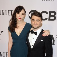 Daniel berusia 23 tahun dan Erin terpaut empat tahun lebih tua darinya saat mulai berpacaran. Perbedaan usia nyatanya tak menjadi penghalang hubungan mereka. (Foto: Charles Sykes/Invision/AP)