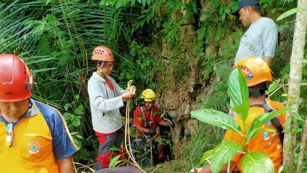 Evakuasi Mahasiswa UNS Jatuh di Gua Braholo