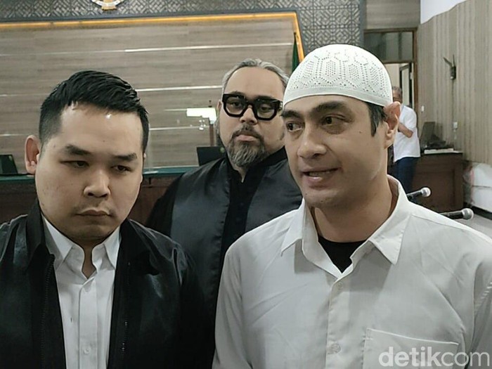 Ferry Irawan usai sidang perdana perkara KDRT terhadap Venna Melinda