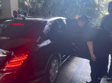 Gestur Prabowo Saat Izin Masuk Mobil Jokowi Tuai Pujian