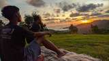 Gunung Gareng, Tempat Ngabuburit Dihiasi Sunset Cantik Warga Malang-Blitar