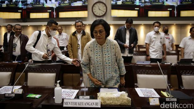 Komisi XI DPR RI memanggil Menkeu Sri Mulyani dalam rangka rapat kerja. Mereka membahas evaluasi program reformasi birokrasi yang telah berjalan di Kemenkeu.