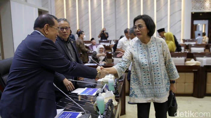 Heboh Transaksi Janggal R 349 T, Sri Mulyani Dipanggil Komisi XI Komisi XI DPR RI memanggil Menkeu Sri Mulyani dalam rangka rapat kerja. Mereka membahas evaluasi program reformasi birokrasi yang telah berjalan di Kemenkeu.