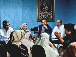Legislator Himmatul Aliyah Beri Bantuan Beasiswa ke Konstituen di Arab Saudi