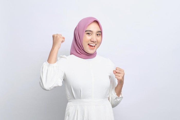 Ilustrasi Perempuan Berhijab Bugar