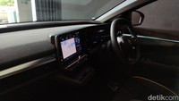 Di bagian dalam, Renault Magane juga menampilkan nuansa yang kalem dan sederhana. Di bagian dasbornya terpasang layar hiburan berukuran 12,3 inch yang dikombinasikan dengan layar multimedia OpenR berukuran 9 inch dengan navigasi. Jok dan pintunya terbuat dari bahan daur ulang atau sustainable living. Foto: Septian Farhan Nurhuda/detik.com