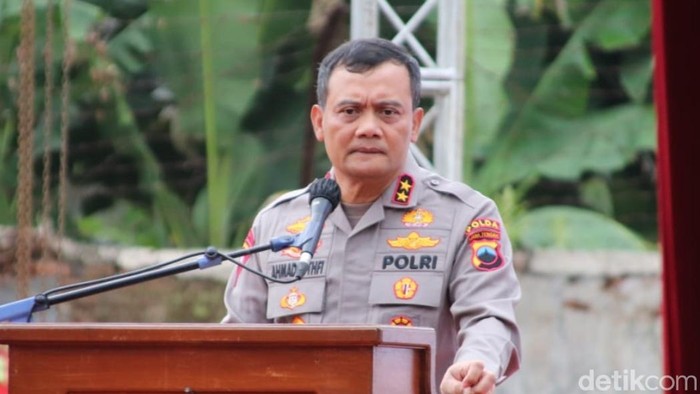 Kapolda Jateng Irjen Ahmad Luthfi di Mapolsek Kedungwuni, Senin (27/3/2023).