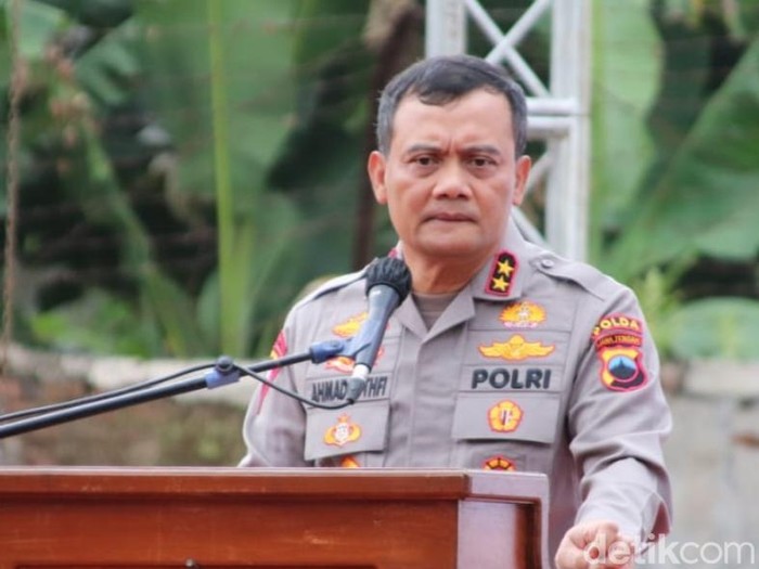 Kapolda Jateng Irjen Ahmad Luthfi di Mapolsek Kedungwuni, Senin (27/3/2023).